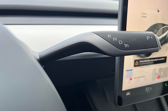 Tesla Model Y 14 of 26