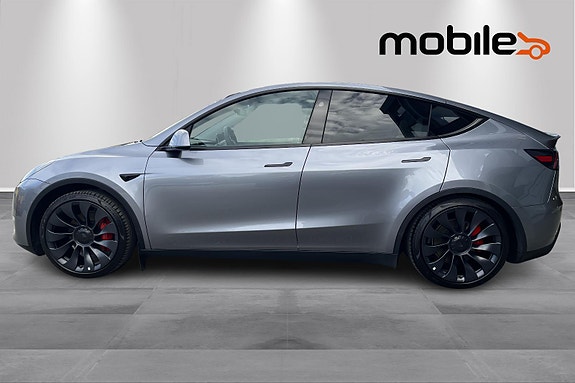 Tesla Model Y 20 of 26
