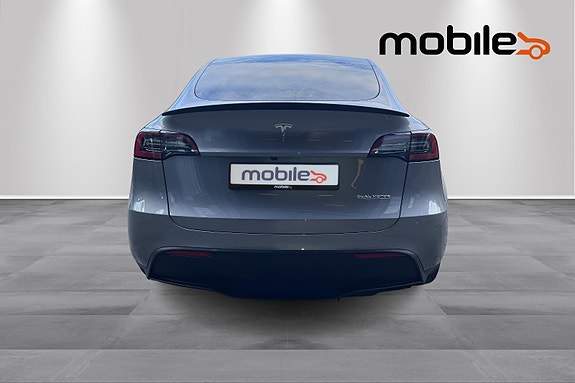 Tesla Model Y 4 of 26