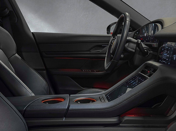 Porsche Taycan 14 of 30