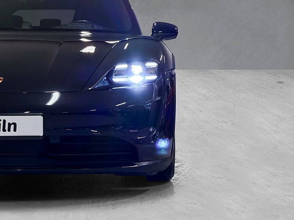 Porsche Taycan 10 of 30