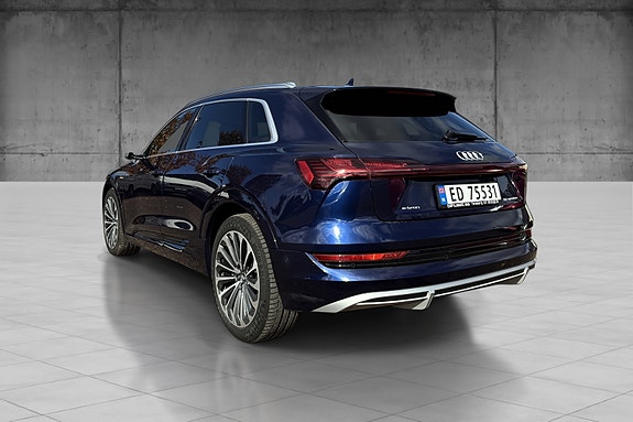 Audi e-tron 8 of 30