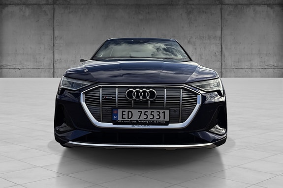 Audi e-tron 4 of 30