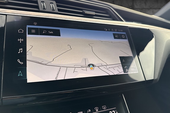 Audi e-tron 26 of 30