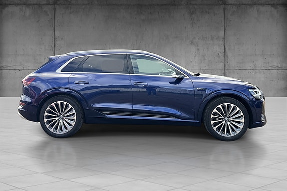 Audi e-tron 6 of 30