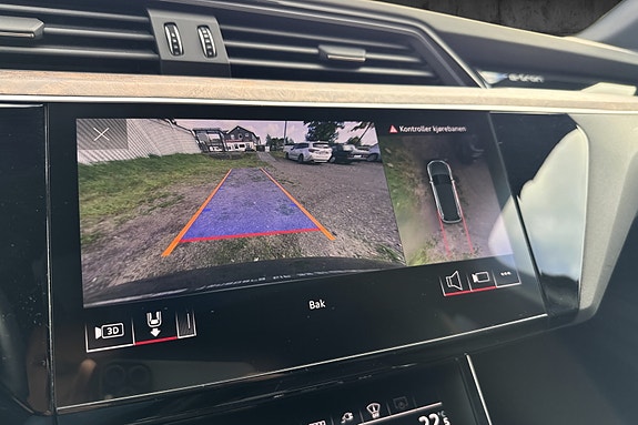 Audi e-tron 24 of 30
