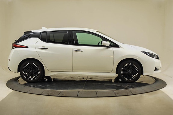 Nissan Leaf 2 of 28