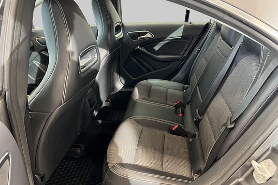 Mercedes-Benz CLA200 13 of 17
