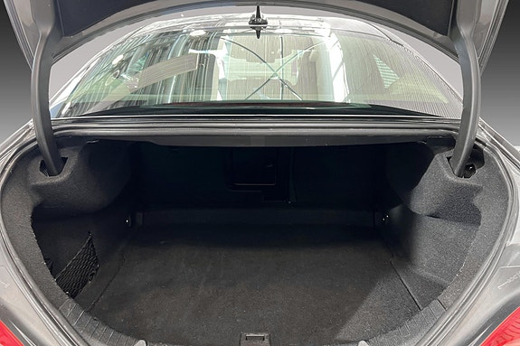 Mercedes-Benz CLA200 8 of 17