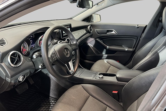Mercedes-Benz CLA200 11 of 17