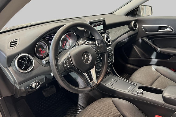 Mercedes-Benz CLA200 10 of 17