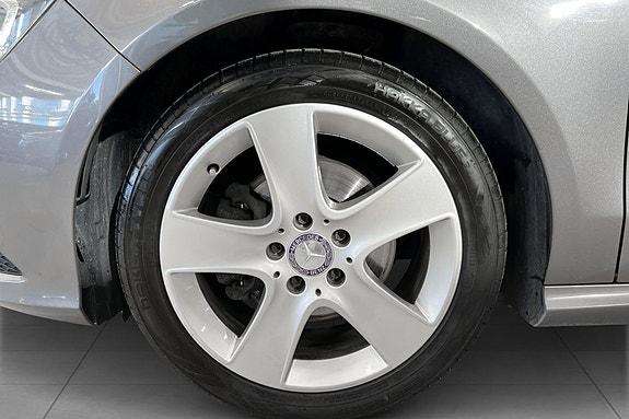 Mercedes-Benz CLA200 9 of 17