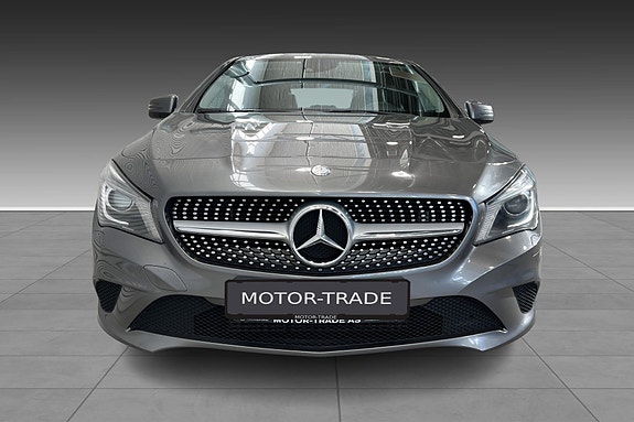 Mercedes-Benz CLA200 2 of 17