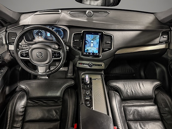 Volvo XC90 10 of 23