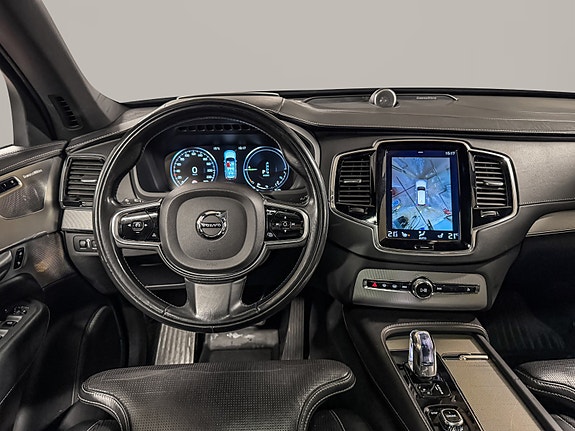 Volvo XC90 11 of 23