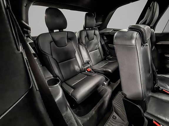 Volvo XC90 17 of 23