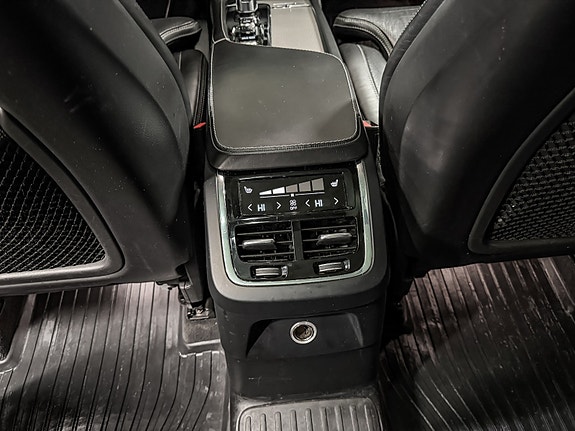 Volvo XC90 15 of 23