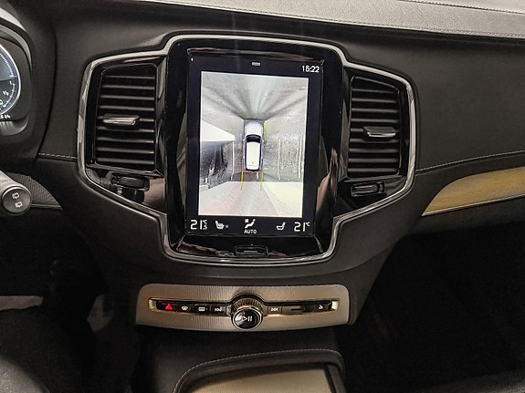Volvo XC90 12 of 23