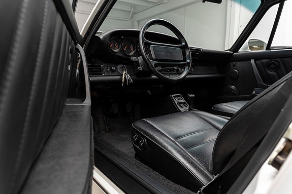 Porsche 911 19 of 30
