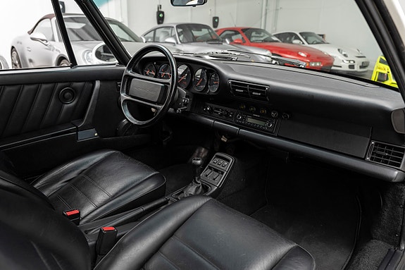 Porsche 911 26 of 30