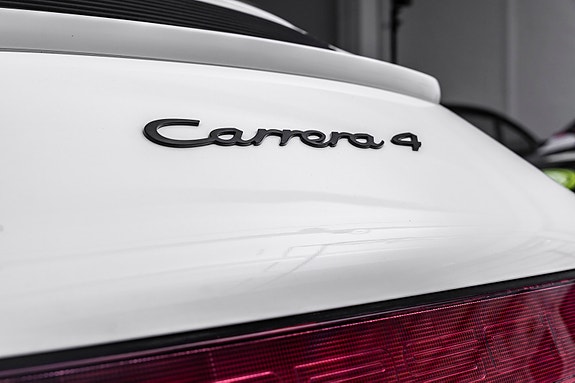 Porsche 911 16 of 30