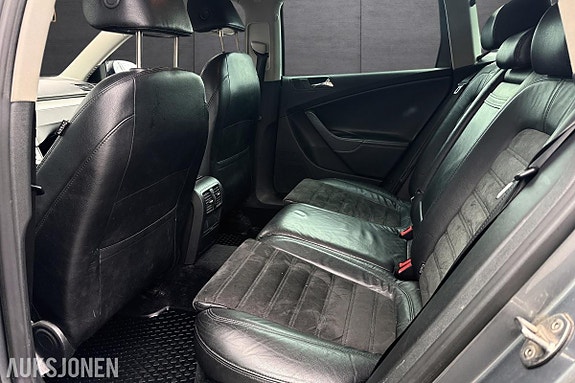 Volkswagen Passat 13 of 15