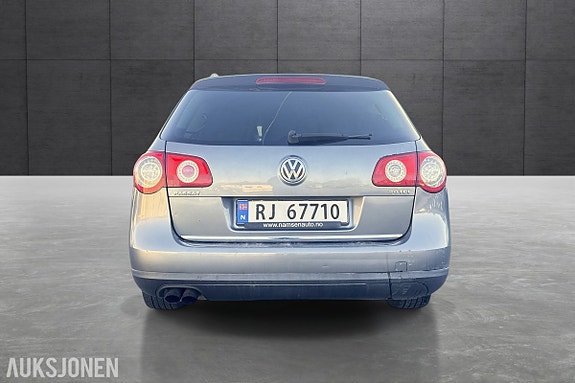 Volkswagen Passat 4 of 15