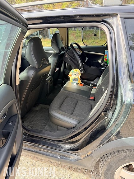 Volvo XC70 9 of 19