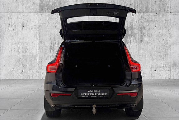 Volvo XC40 12 of 30