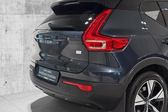 Volvo XC40 7 of 30