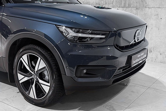 Volvo XC40 2 of 30