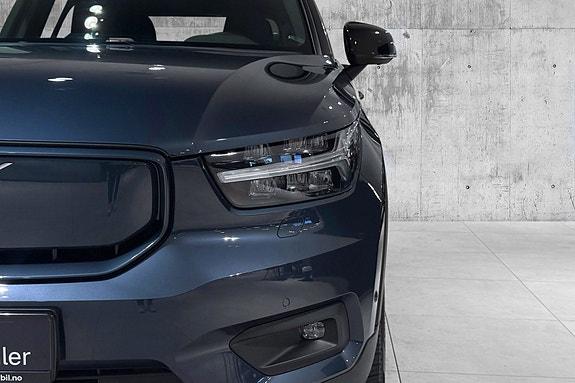 Volvo XC40 4 of 30