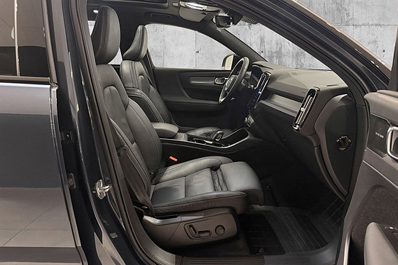 Volvo XC40 17 of 30