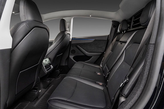 Tesla Model Y 18 of 22