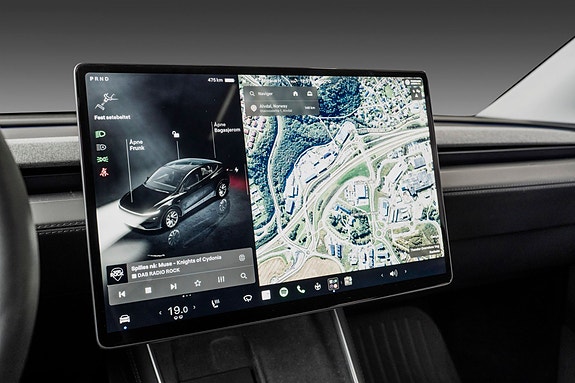 Tesla Model Y 12 of 22