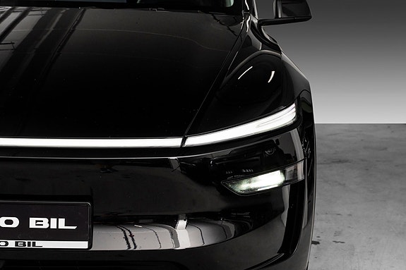 Tesla Model Y 4 of 22