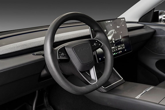 Tesla Model Y 15 of 22