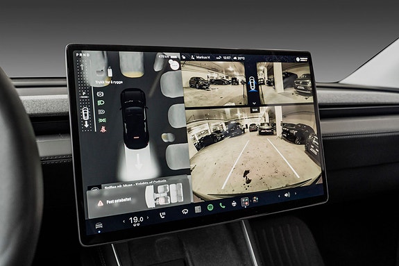 Tesla Model Y 13 of 22