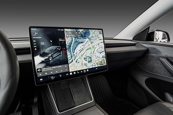Tesla Model Y 11 of 22