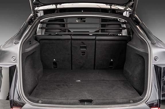 Tesla Model Y 20 of 22
