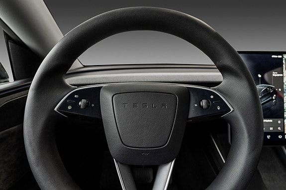 Tesla Model Y 10 of 22