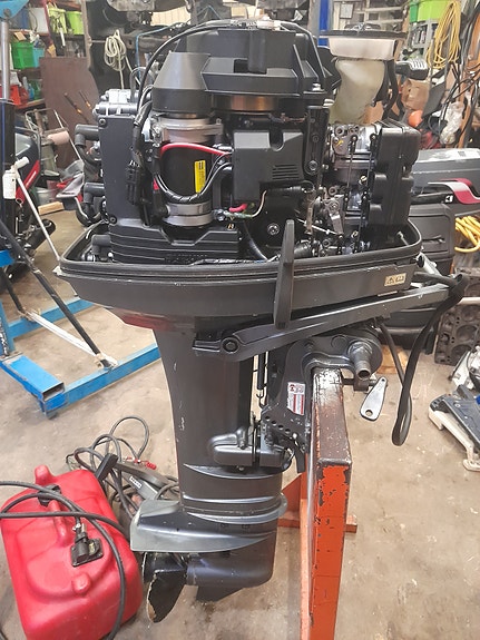 Suzuki 25 hk, 3 sylindret, langstammet 2 of 3
