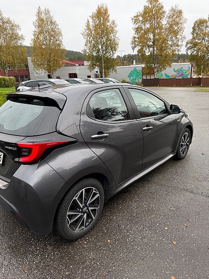Toyota Yaris 5 of 17