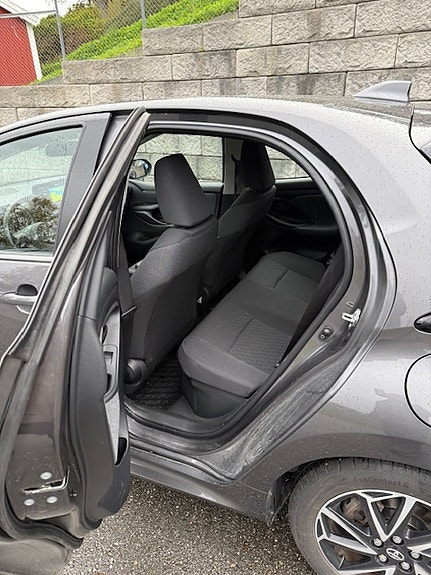 Toyota Yaris 8 of 17