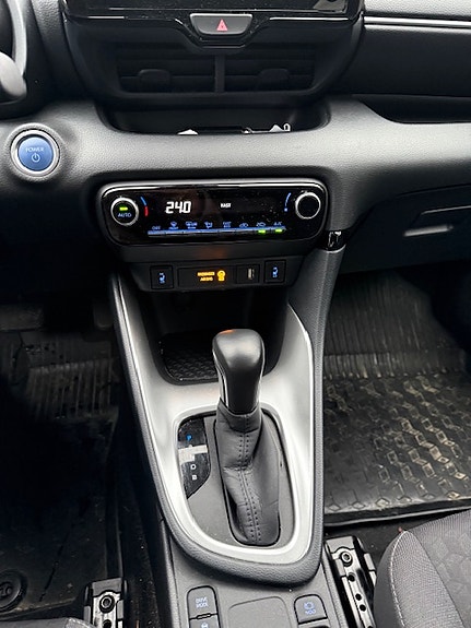 Toyota Yaris 15 of 17