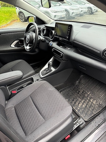 Toyota Yaris 12 of 17