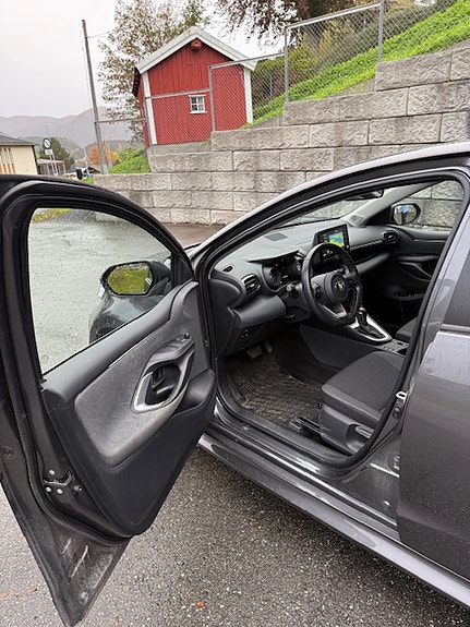 Toyota Yaris 7 of 17