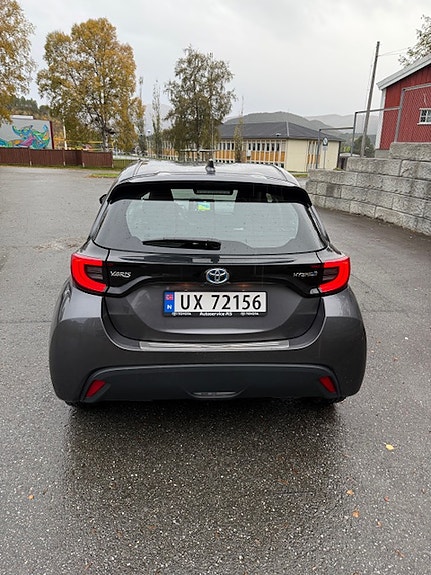 Toyota Yaris 3 of 17