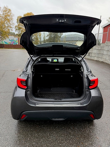 Toyota Yaris 6 of 17