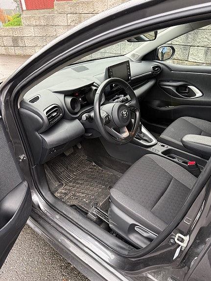 Toyota Yaris 9 of 17